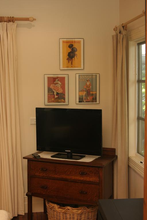 Stone'S Throw Cottage Bed And Breakfast 벨그레이브 객실 사진