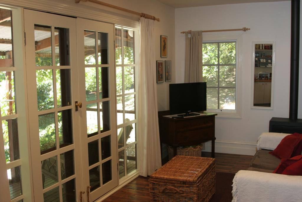 Stone'S Throw Cottage Bed And Breakfast 벨그레이브 객실 사진