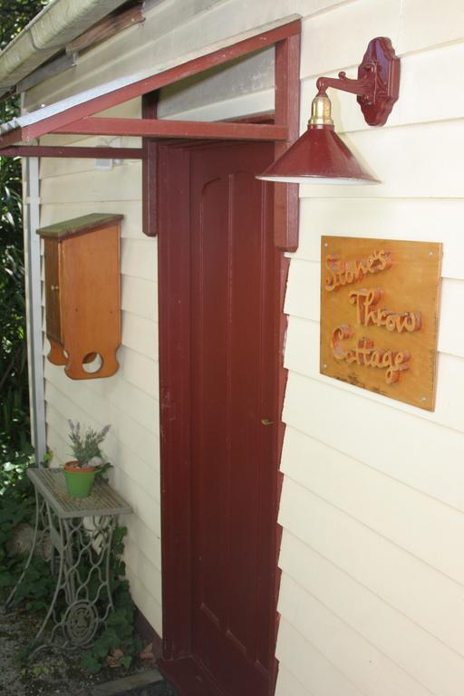 Stone'S Throw Cottage Bed And Breakfast 벨그레이브 외부 사진
