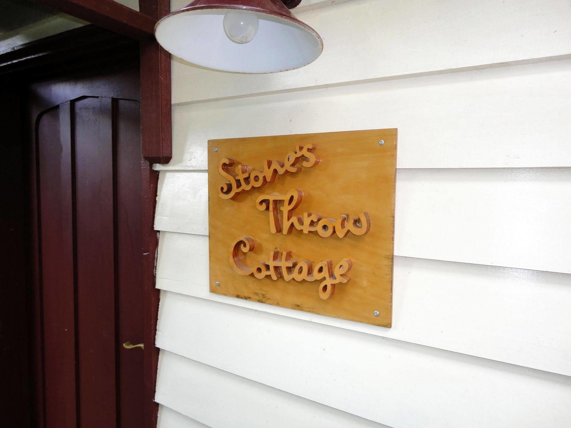 Stone'S Throw Cottage Bed And Breakfast 벨그레이브 외부 사진