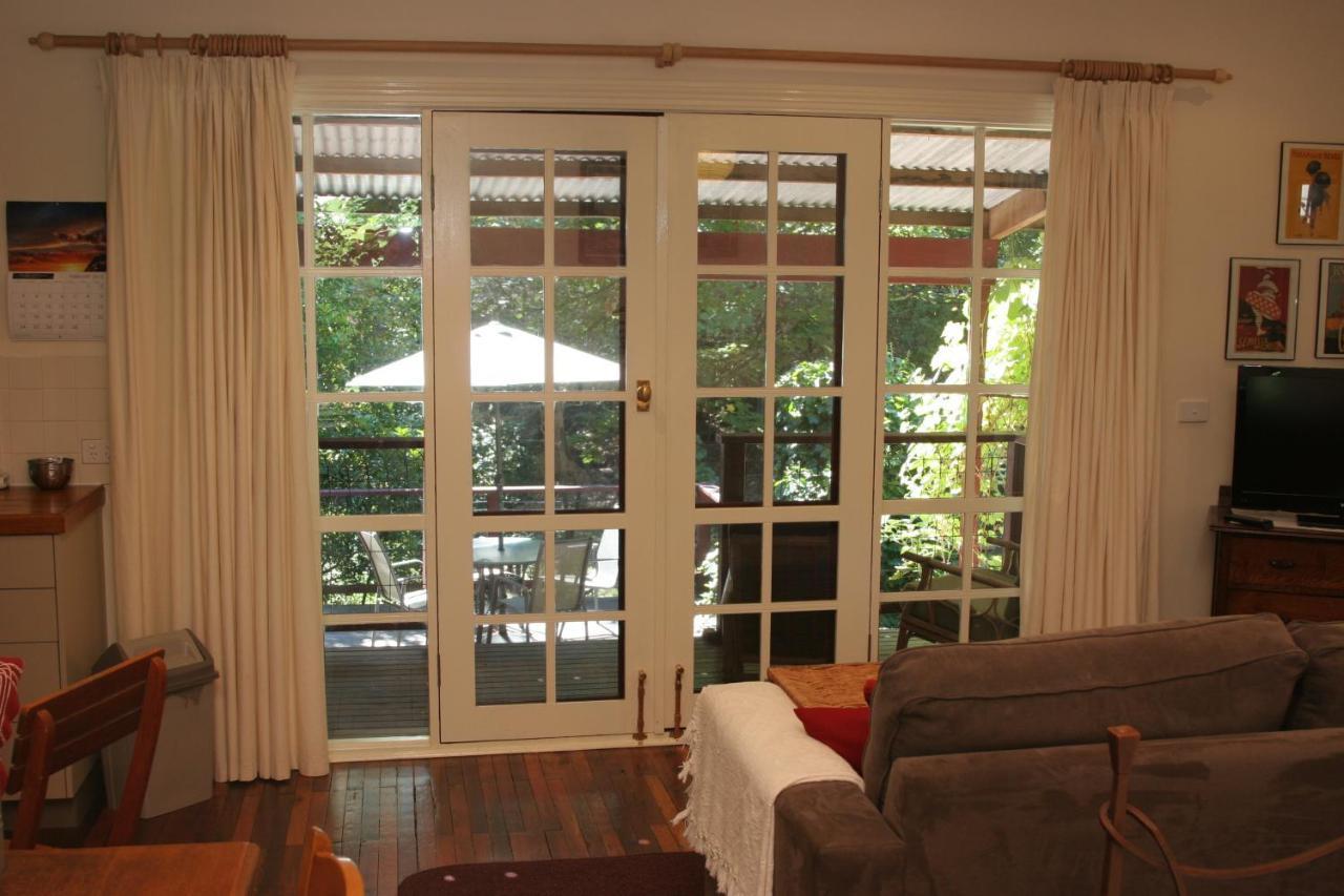 Stone'S Throw Cottage Bed And Breakfast 벨그레이브 외부 사진